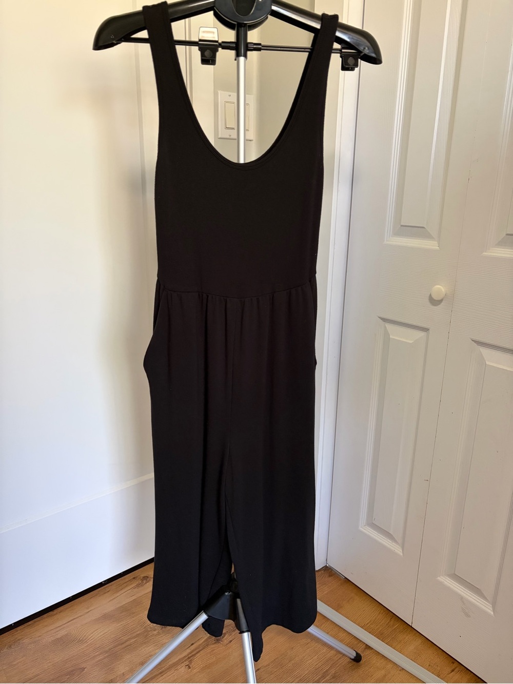 RW&Co Sleeveless Scoop Neck Cropped Jumpsuit Dress-small